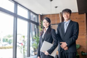 不動産会社のスタッフ