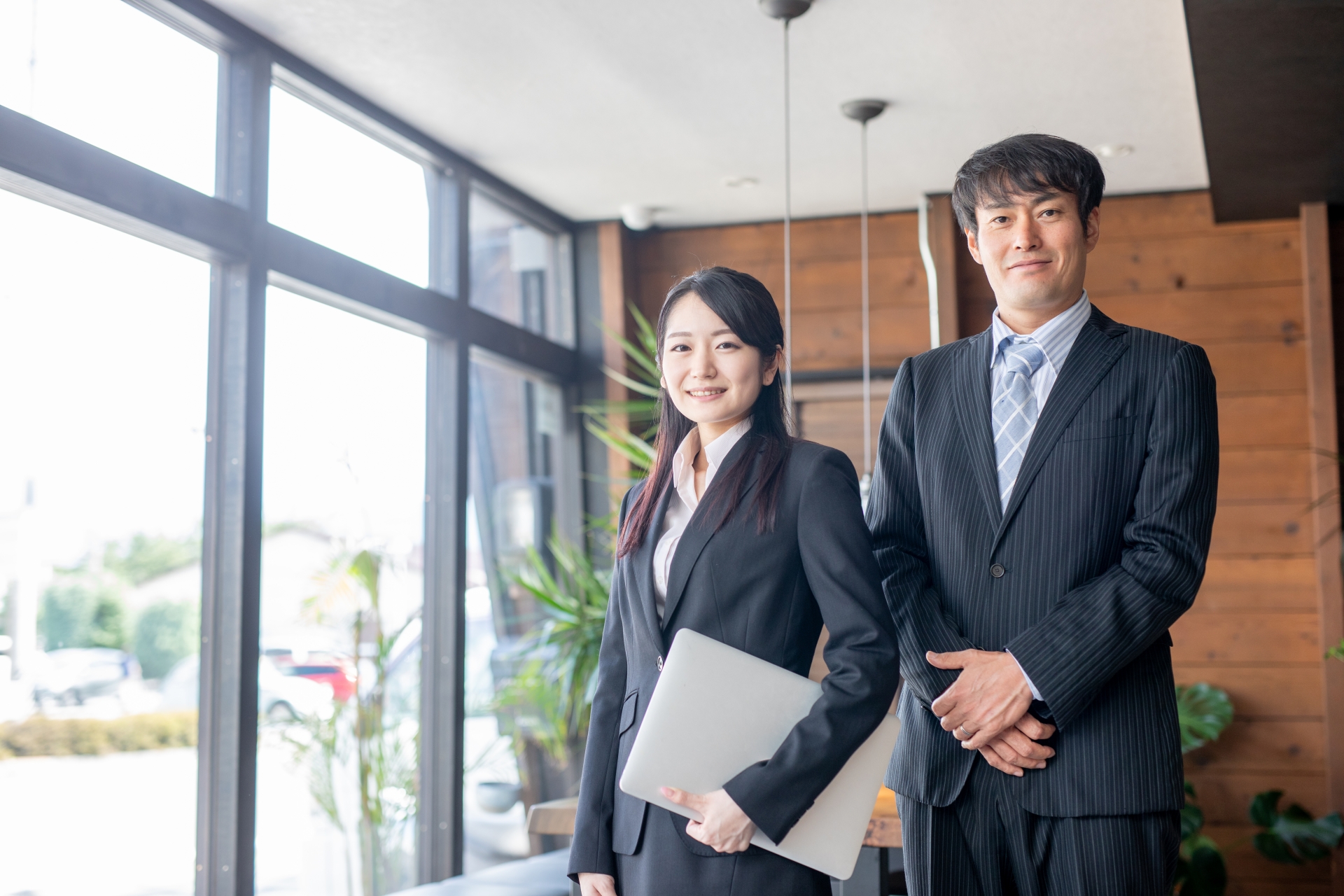 不動産会社のスタッフ